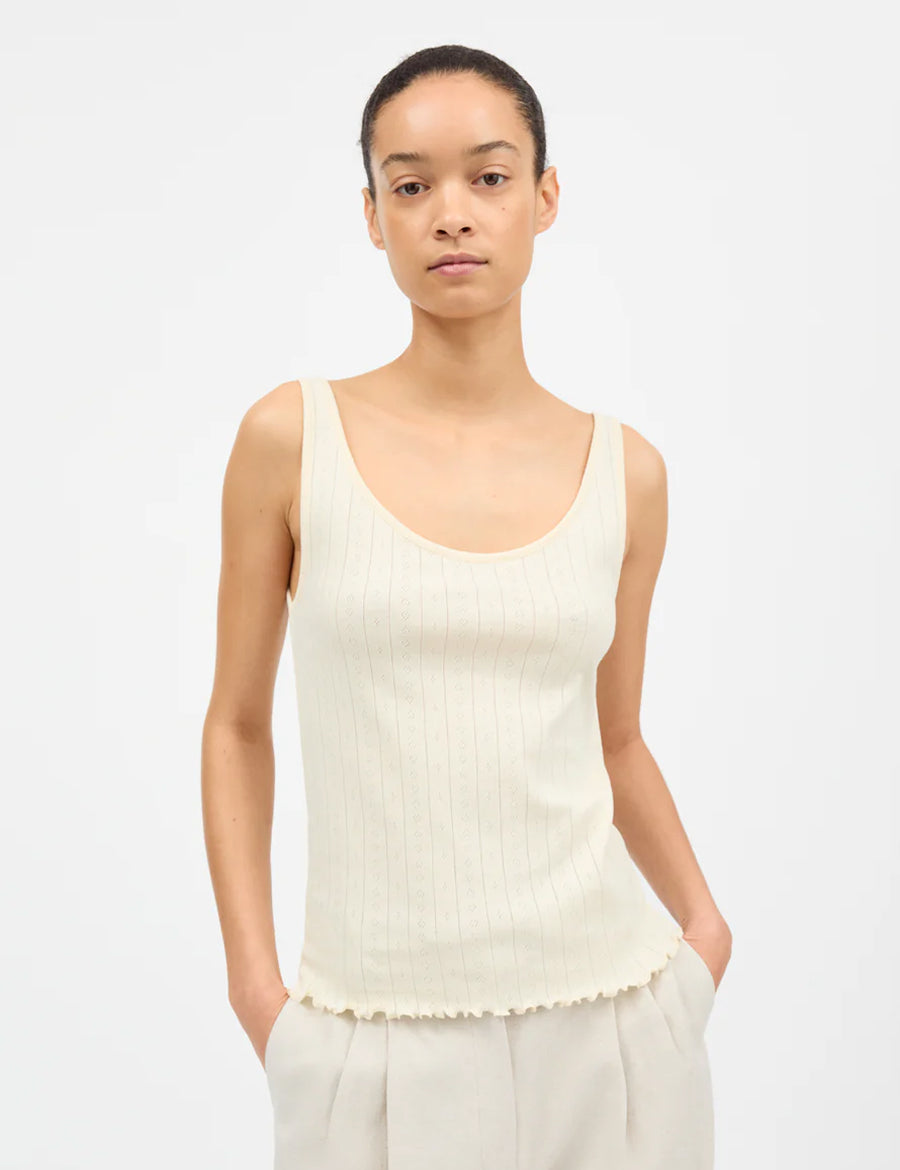 Edie-low-back-top-Butter-Skall-Studio-Frontansicht.jpg