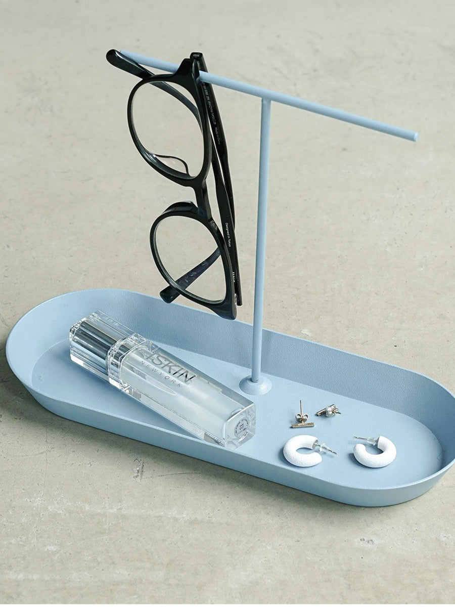 Hightide Accessory Tray Ablage Blau mit Schmuck und Brille