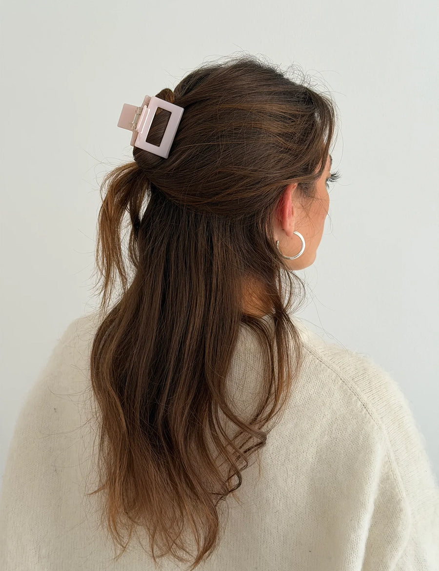 Jona-Josefin-Hairclip-Pale-Blush-Mood-5.jpg