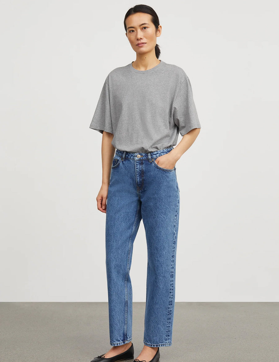 Skall Studio Andy Oversized Tee Grau Model Frontansicht