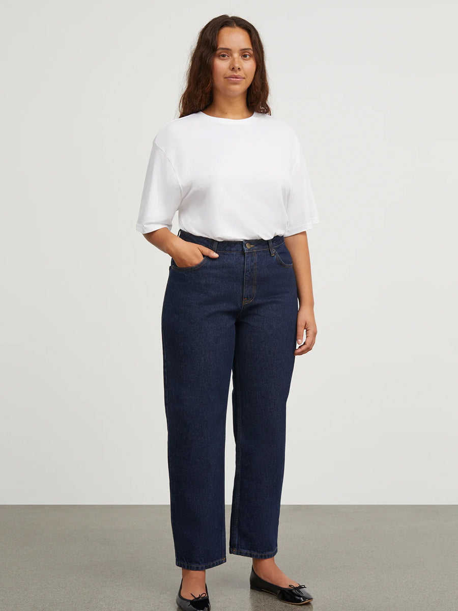 Skall Studio Andy Oversized Tee Weiß Model Frontansicht