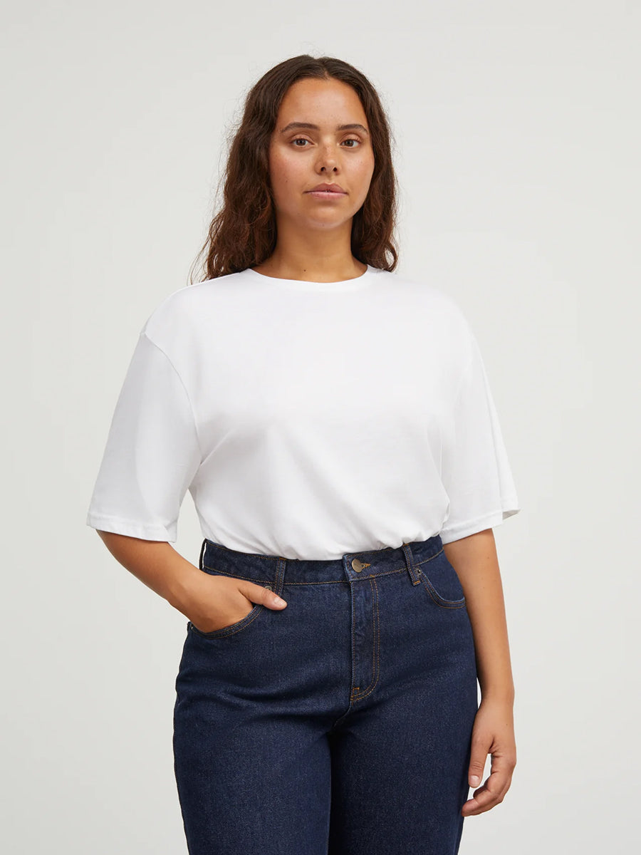 Skall Studio Andy Oversized Tee Weiß Model Detailansicht