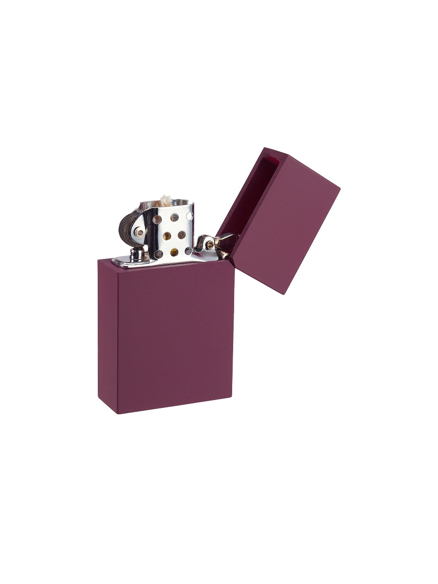 Tsubota Pearl Hard-Edge Feuerzeug in Bordeaux Rot geöffnet Freisteller
