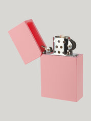 Tsubota Pearl Hard-Edge Feuerzeug in Sakura Pink Frontansicht Produktfoto geöffnet