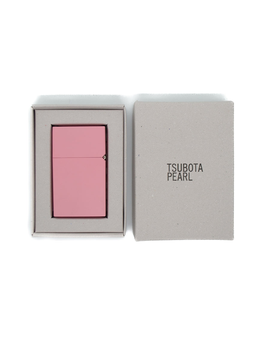 Tsubota Pearl Hard Edge Feuerzeug Sakura Pink mit Verpackung Frontansicht