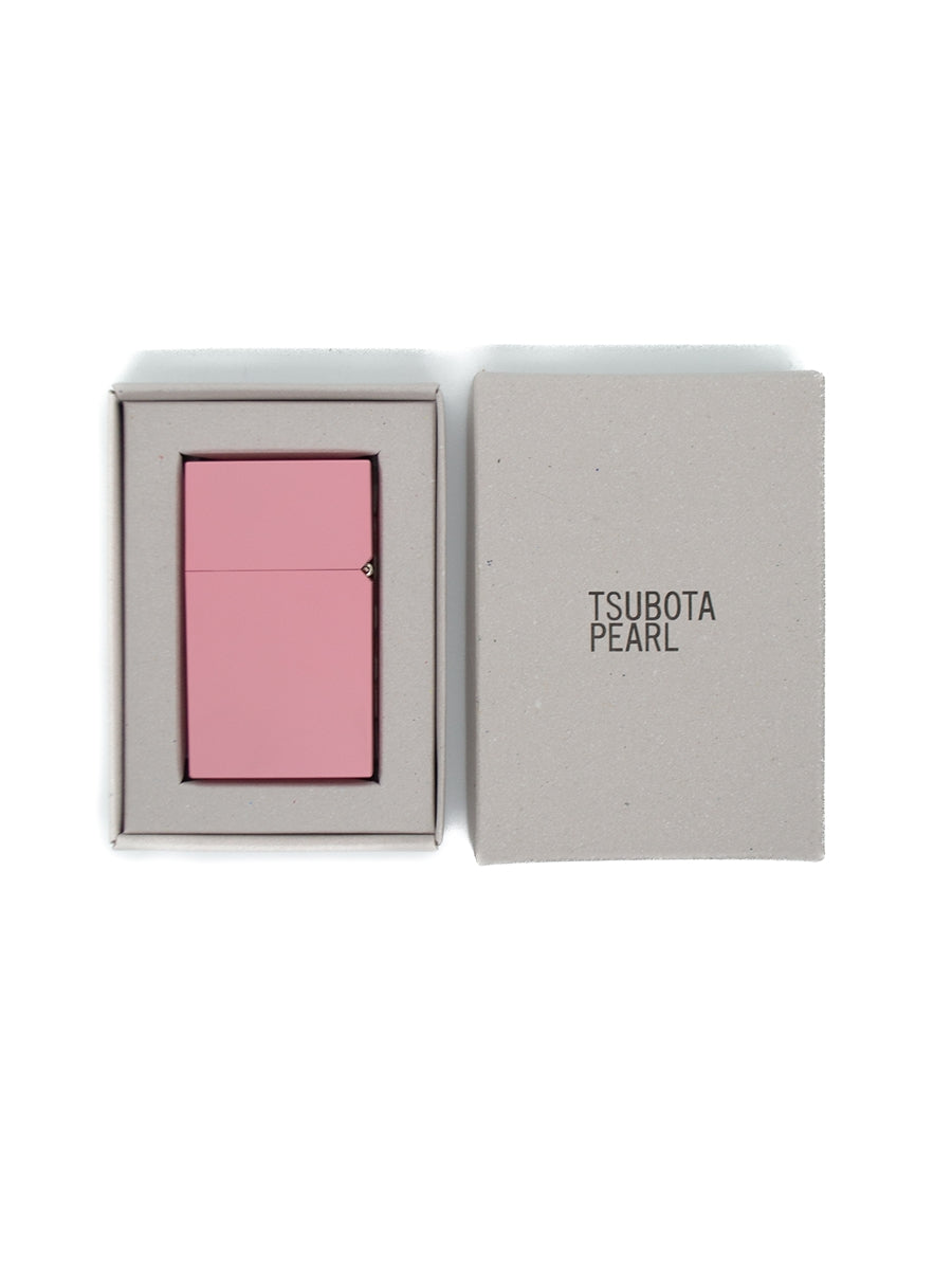 Tsubota Pearl Hard Edge Feuerzeug Sakura Pink mit Verpackung Frontansicht