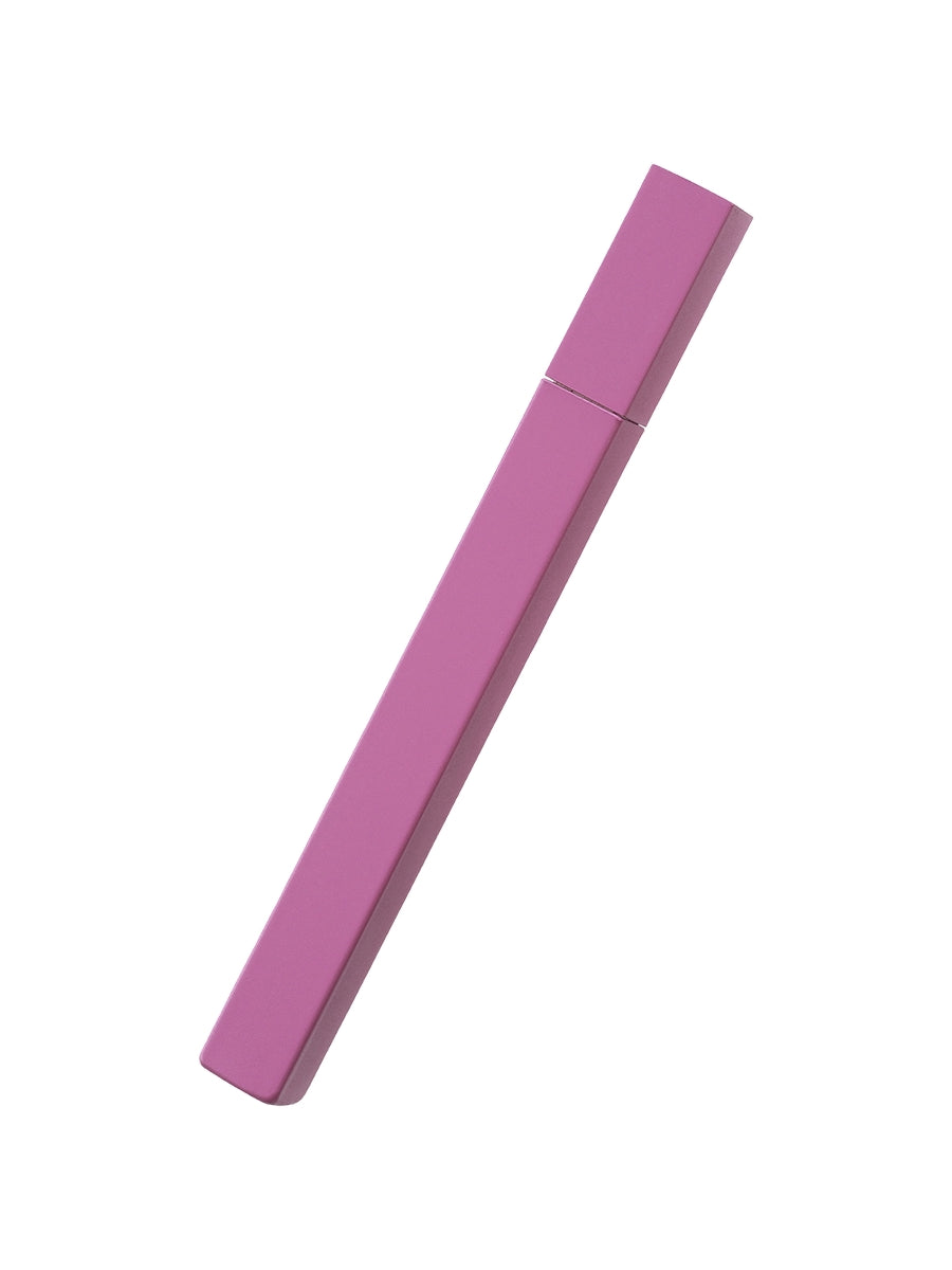 Tsubota Pearl QUEUE Feuerzeug in Mono Mauve Lila Frontansicht Produktfoto Freisteller