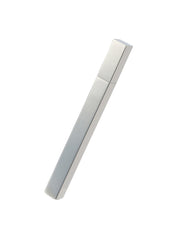 Tsubota Pearl QUEUE Feuerzeug in Silber Frontansicht Produktfoto Freisteller