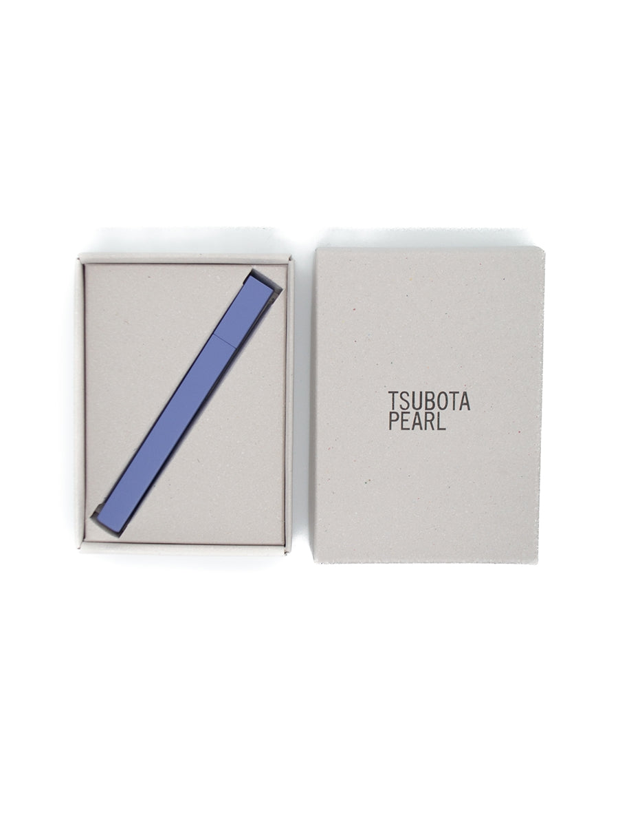 Tsubota Pearl Queue Feuerzeug Mono Hazy Sky Blau mit Verpackung Frontansicht