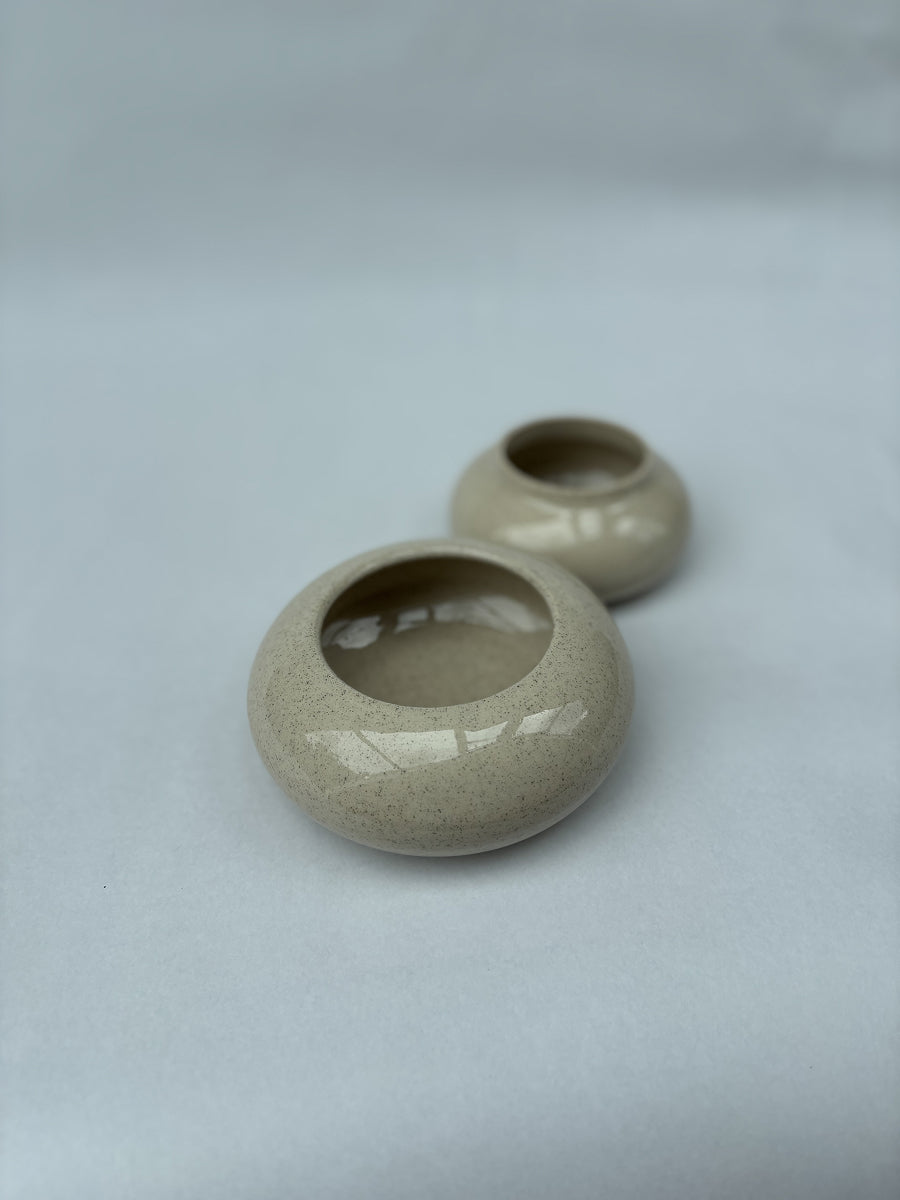 We Are Studio Studio Bijou Jar Beige geöffnete Ansicht